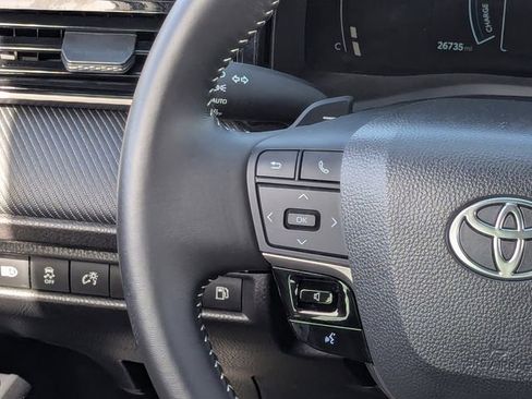 Used 2025 Toyota Camry SE image 19