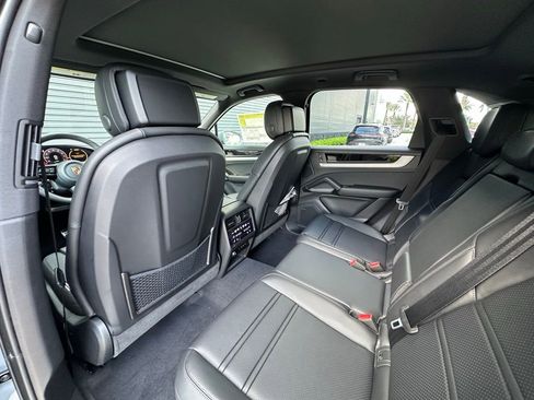 Used 2025 Porsche Cayenne S image 32