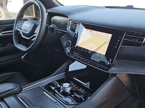 Used 2023 Jeep Wagoneer Series III w/ Preferred Equipment Group image 28