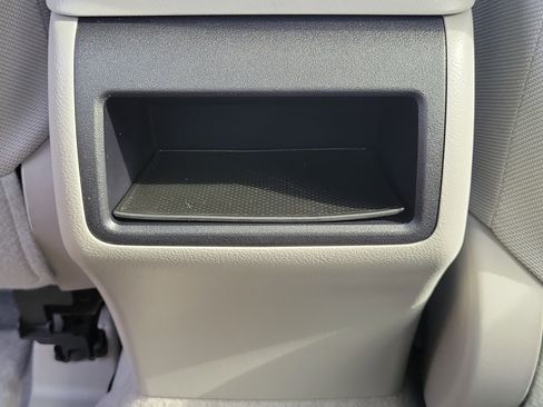 Used 2016 Toyota Camry LE image 19