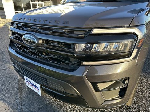 Used 2022 Ford Expedition Limited image 10