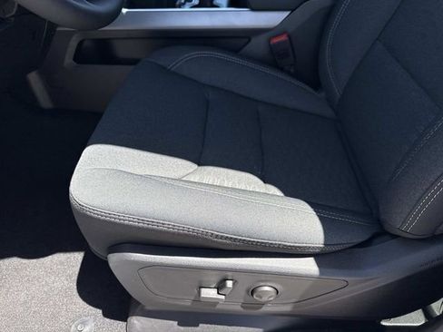 New 2026 RAM 1500 4x4 Crew Cab image 19