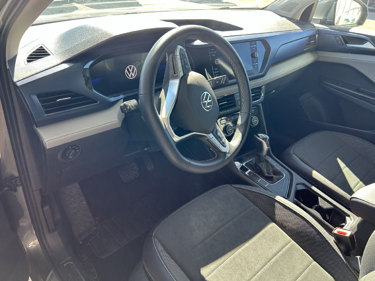 Used 2024 Volkswagen Taos SE FWD image 12