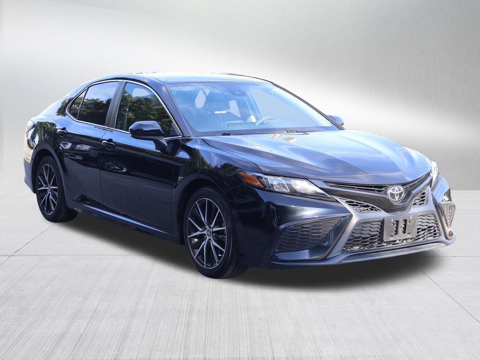 Used 2021 Toyota Camry SE FWD image 8