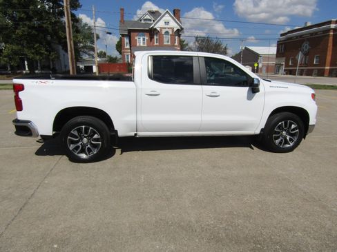 Used 2023 Chevrolet Silverado 1500 LT image 2