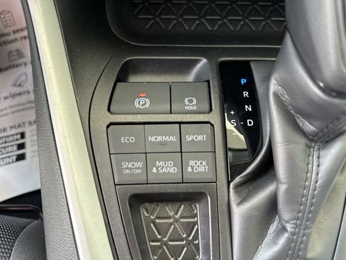 Used 2025 Toyota RAV4 LE AWD/4WD image 30