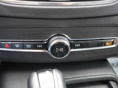 Used 2020 Volvo XC90 T5 Momentum w/ Protection Package Premier image 30