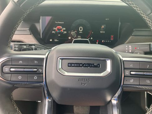 Used 2025 GMC Acadia Denali w/ Super Cruise Package FWD image 16