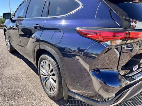 Used 2023 Toyota Highlander Platinum image 11