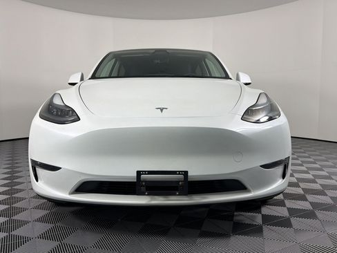 Used 2023 Tesla Model Y 2WD image 6