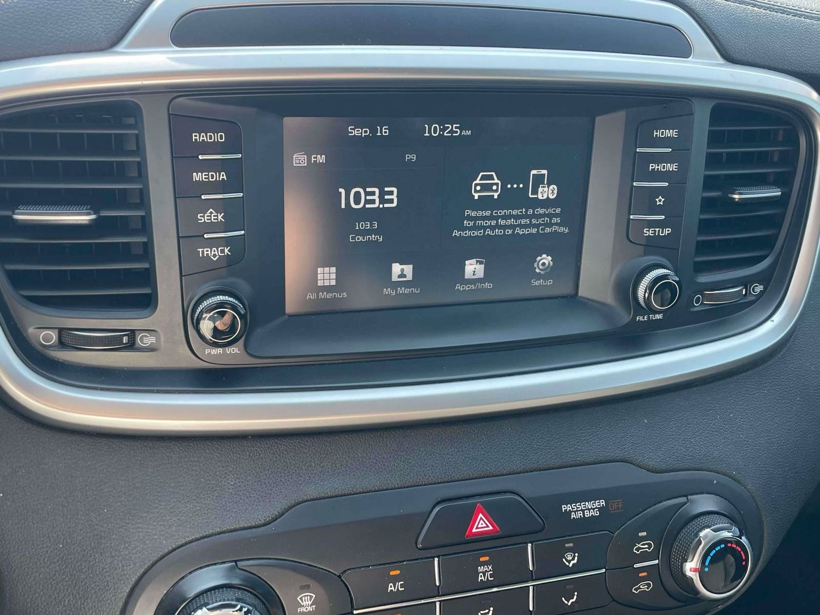 Used 2020 Kia Sorento LX FWD image 12