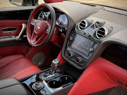 Used 2019 Bentley Bentayga AWD/4WD image 27