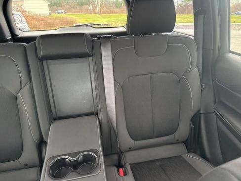 Used 2025 Jeep Grand Cherokee Laredo X image 16