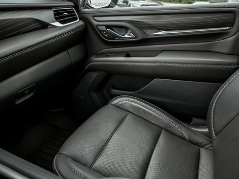 Used 2021 GMC Yukon Denali w/ Denali Premium Package image 27