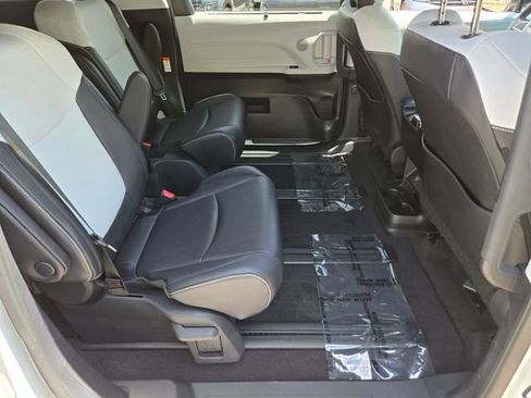 Used 2025 Toyota Sienna XSE w/ XSE Plus Package FWD image 21