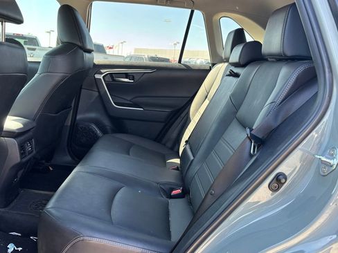 Used 2022 Toyota RAV4 XLE Premium image 8