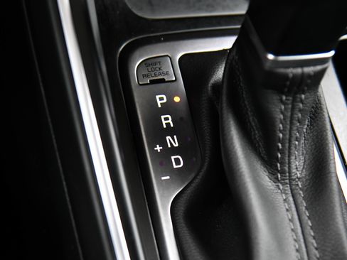 Used 2025 Kia Sorento S image 33