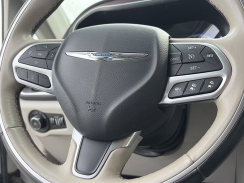 Used 2017 Chrysler Pacifica Limited w/ Advanced Safetytec Group image 15