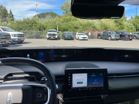 Used 2025 Lincoln Nautilus Reserve w/ Jet Appearance Package AWD/4WD image 20