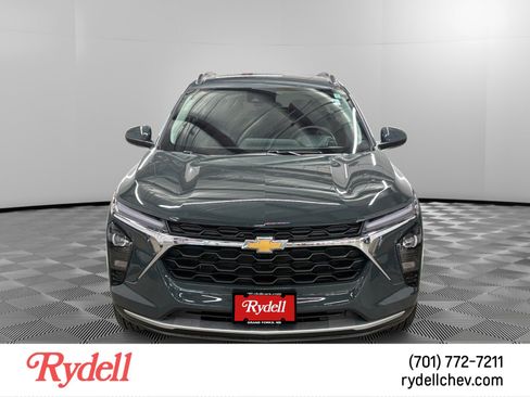 Used 2025 Chevrolet Trax LT w/ Driver Confidence Package FWD image 8