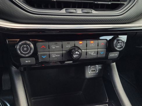 Used 2023 Jeep Compass Trailhawk image 20