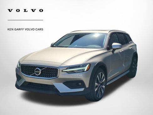 Used 2026 Volvo V60 B5 Cross Country Ultra AWD/4WD image 7