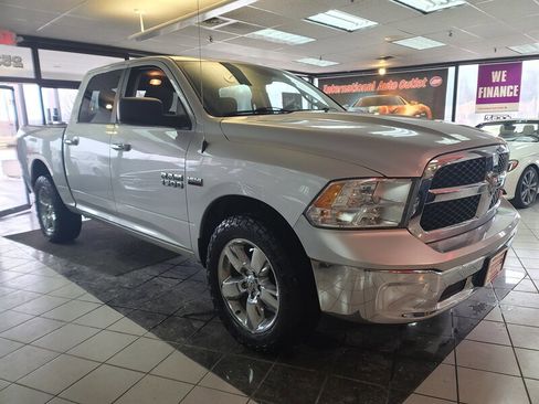 Used 2016 RAM 1500 Classic SLT w/ SLT Plus D￩cor Group image 4