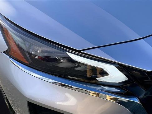 Used 2025 Nissan Altima 2.5 SV image 28