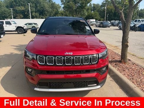 Used 2025 Jeep Compass Limited AWD/4WD image 3