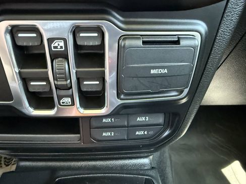 Used 2023 Jeep Wrangler Unlimited Sport AWD/4WD image 37