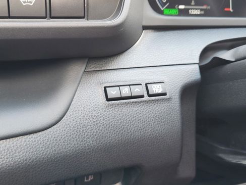 Used 2025 Toyota Crown Signia w/ Advanced Technology Package image 28