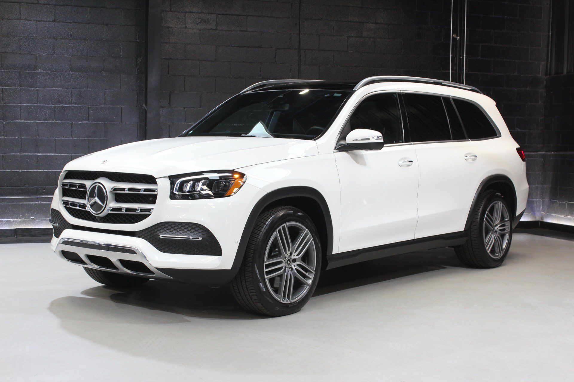 Used 2023 Mercedes-Benz GLS 450 4MATIC image 6