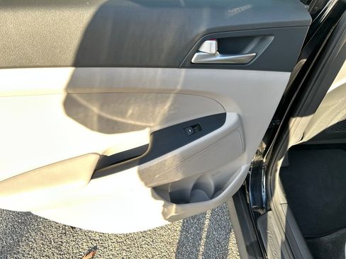 Used 2020 Hyundai Tucson SE w/ Cargo Package image 23