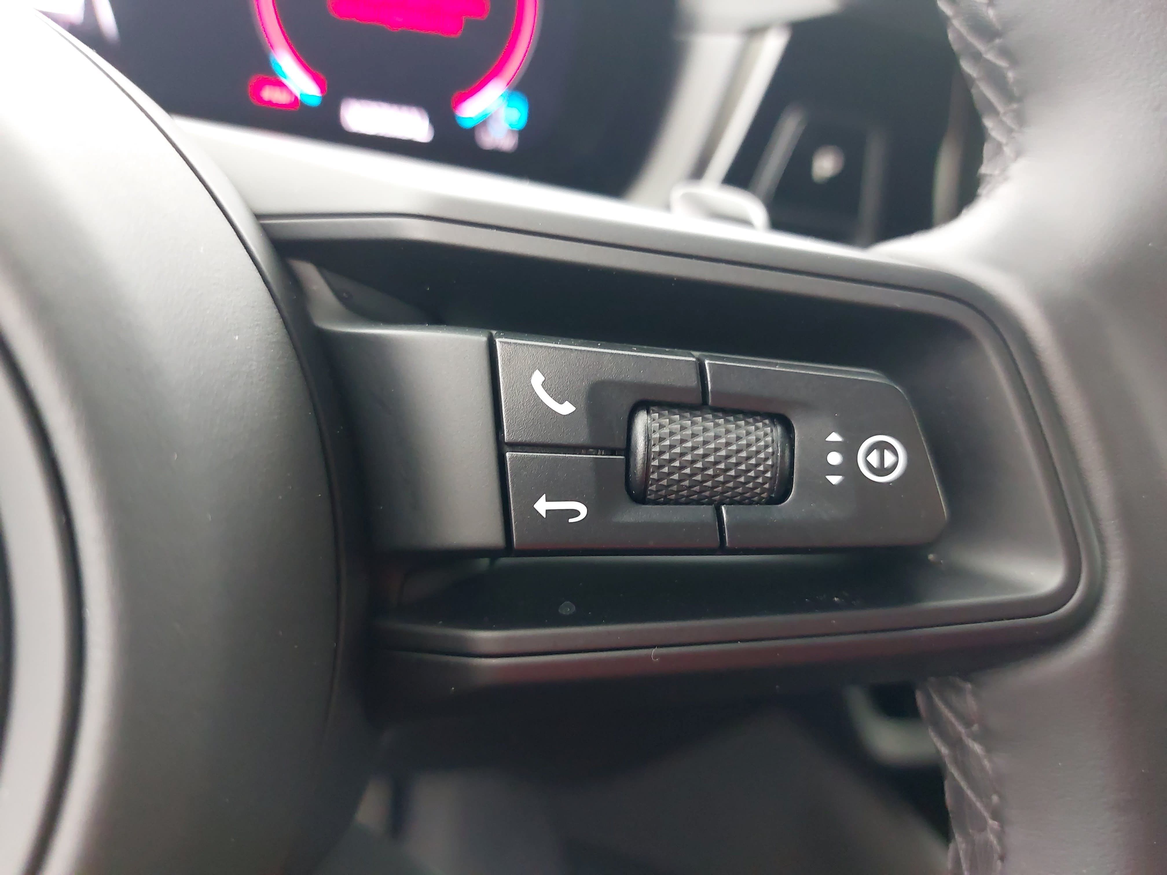 Certified 2024 Porsche Cayenne Coupe AWD/4WD image 20