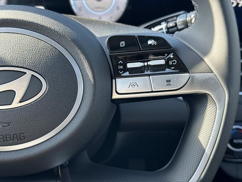 New 2025 Hyundai Elantra Limited image 6