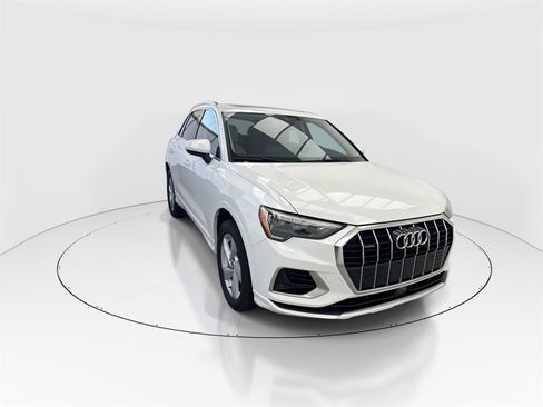 Used 2020 Audi Q3 2.0T Premium image 2