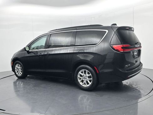 Used 2022 Chrysler Pacifica Touring-L FWD image 5