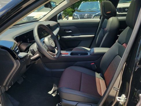New 2026 Nissan Kicks SR AWD/4WD image 17