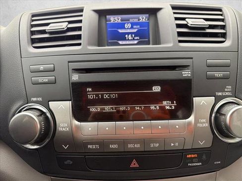 Used 2011 Toyota Highlander SE image 18