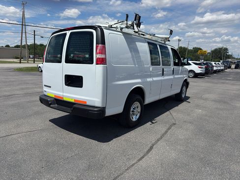 Used 2018 Chevrolet Express 2500 w/ Driver Convenience Package RWD image 4