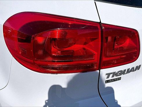 Used 2018 Volkswagen Tiguan Limited image 29