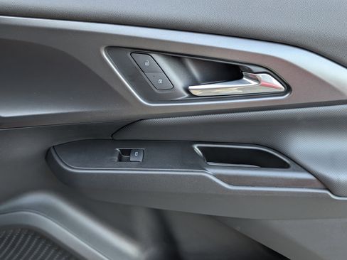 Used 2025 Chevrolet Equinox EV LT image 20