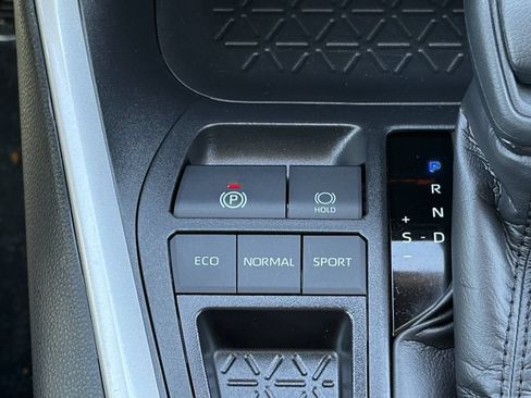 Certified 2025 Toyota RAV4 LE FWD image 26