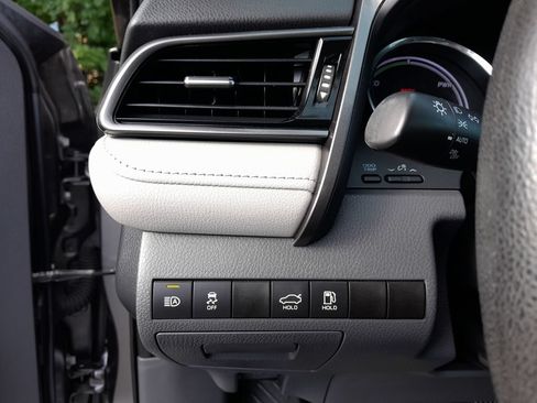 Used 2019 Toyota Camry LE FWD image 15