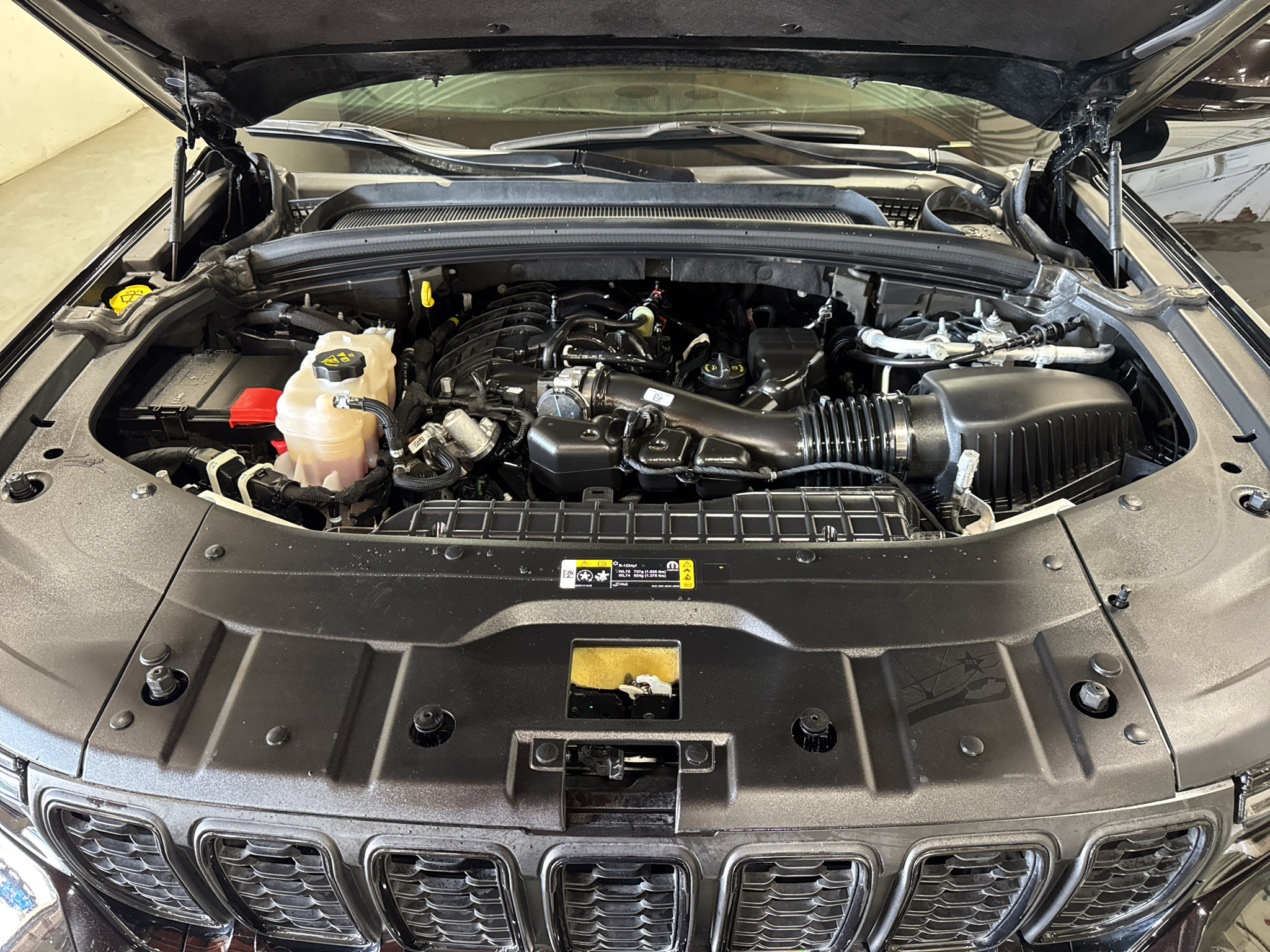 Used 2024 Jeep Grand Cherokee Altitude AWD/4WD image 29