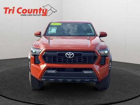 Used 2025 Toyota Tacoma TRD Off-Road image 2