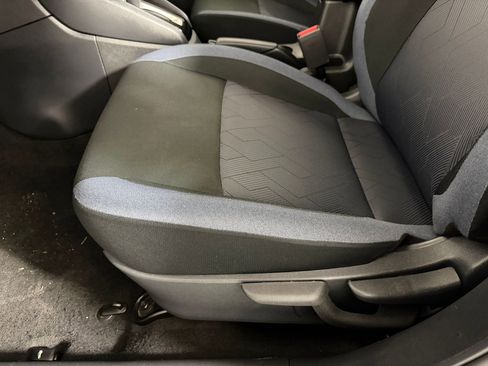 Used 2025 Nissan Versa SV FWD image 11