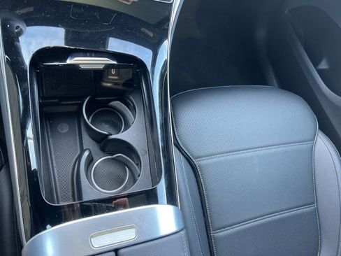 Used 2025 Mercedes-Benz GLC 300 4MATIC image 15