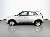 Used 2021 Hyundai Venue SE image 5