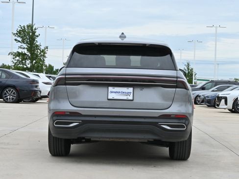 Used 2024 Lincoln Nautilus Premier AWD/4WD image 8